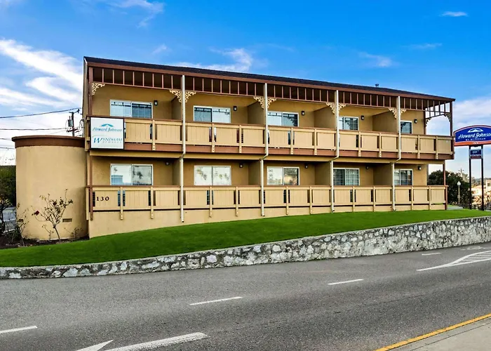 Howard Johnson By Wyndham Santa Cruz Beach Boardwalk