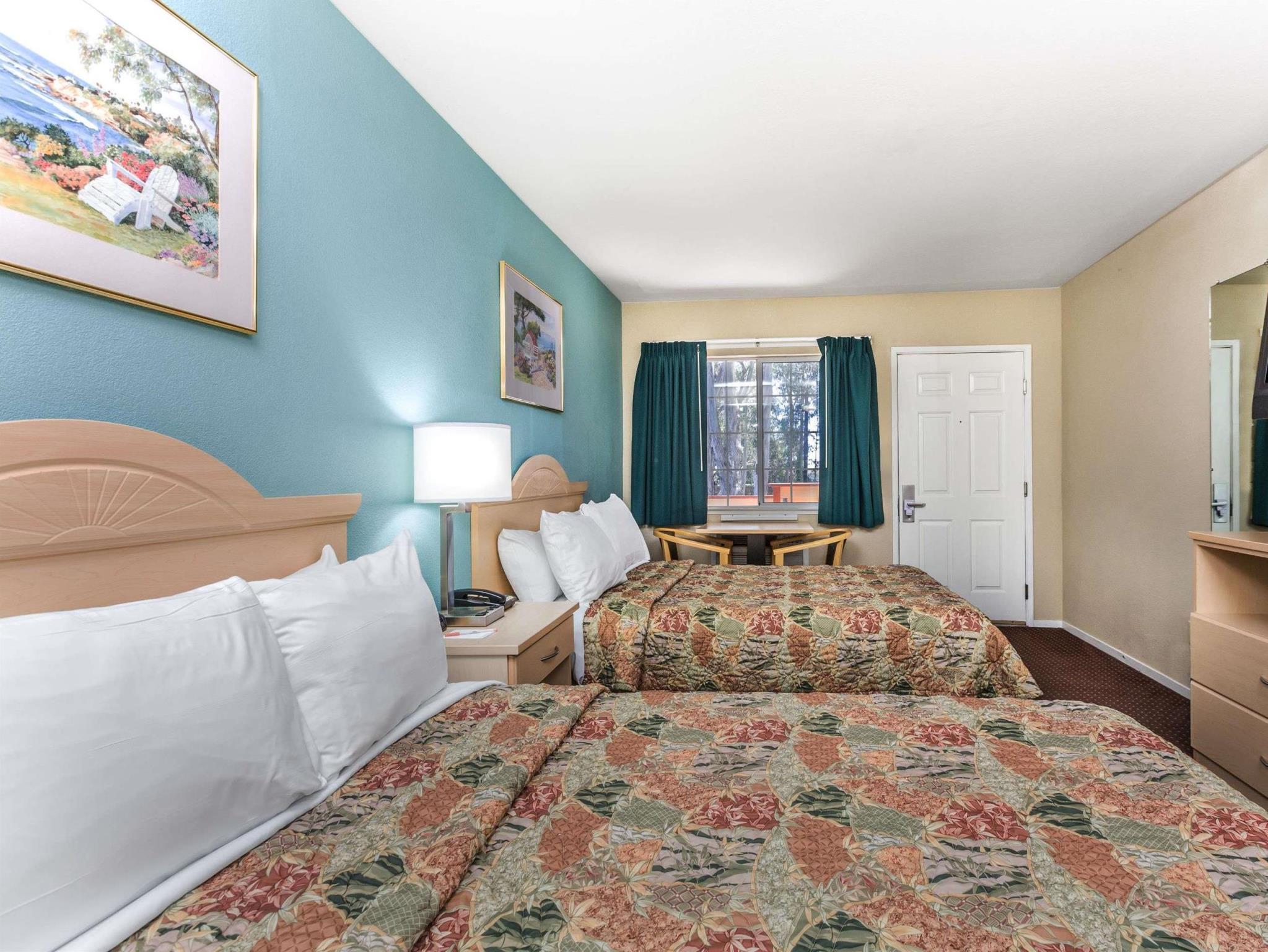 Howard Johnson By Wyndham Beach Boardwalk Hotel 2*