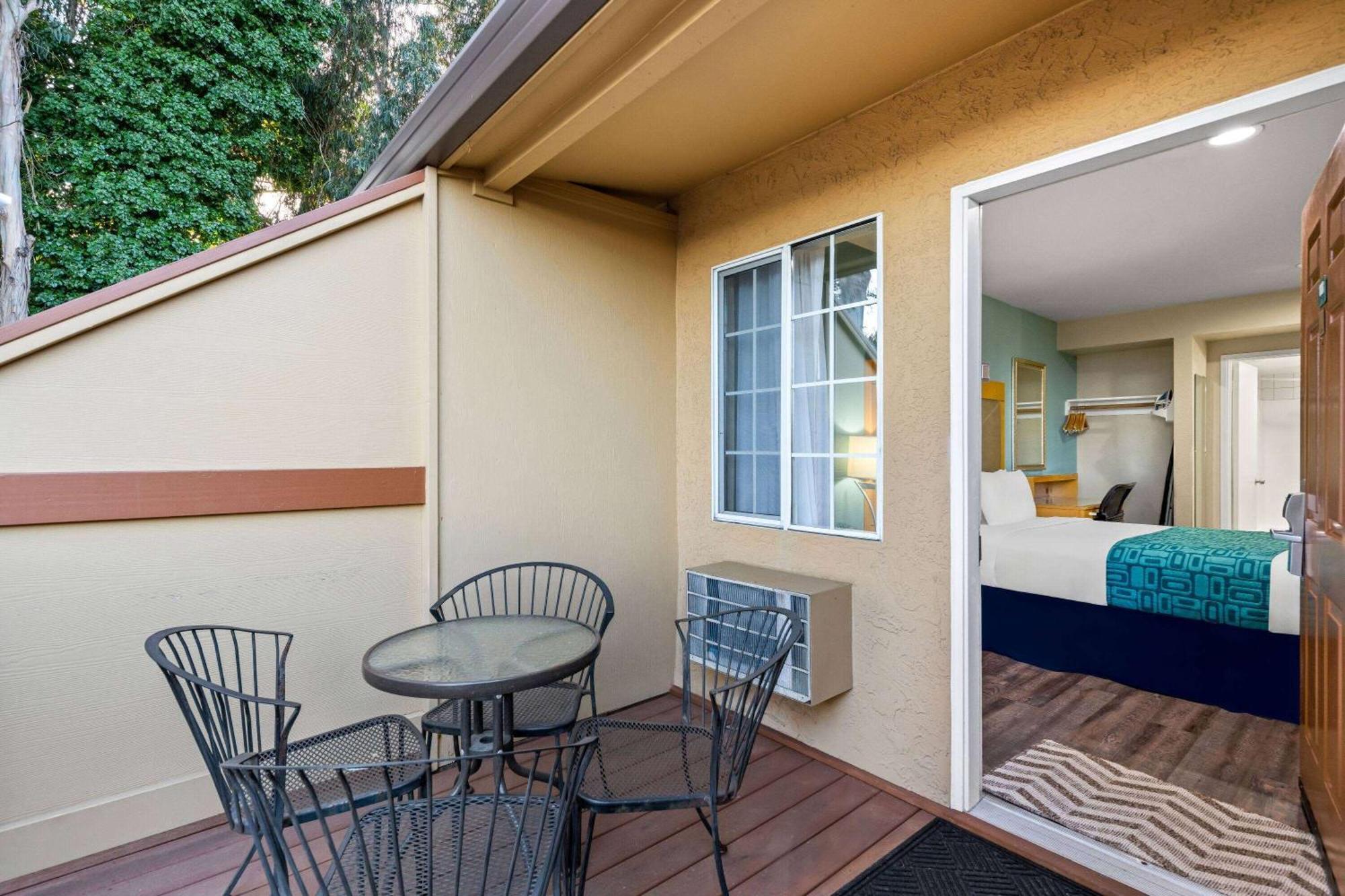Howard Johnson By Wyndham Beach Boardwalk Hotel Santa Cruz