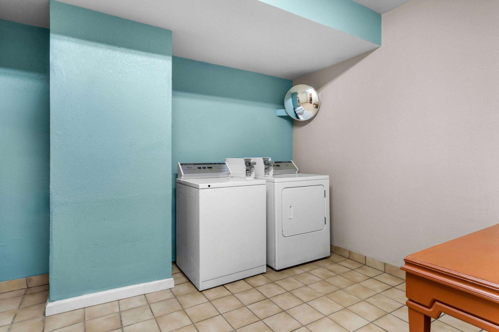 Howard Johnson By Wyndham Boardwalk Hotel 2*