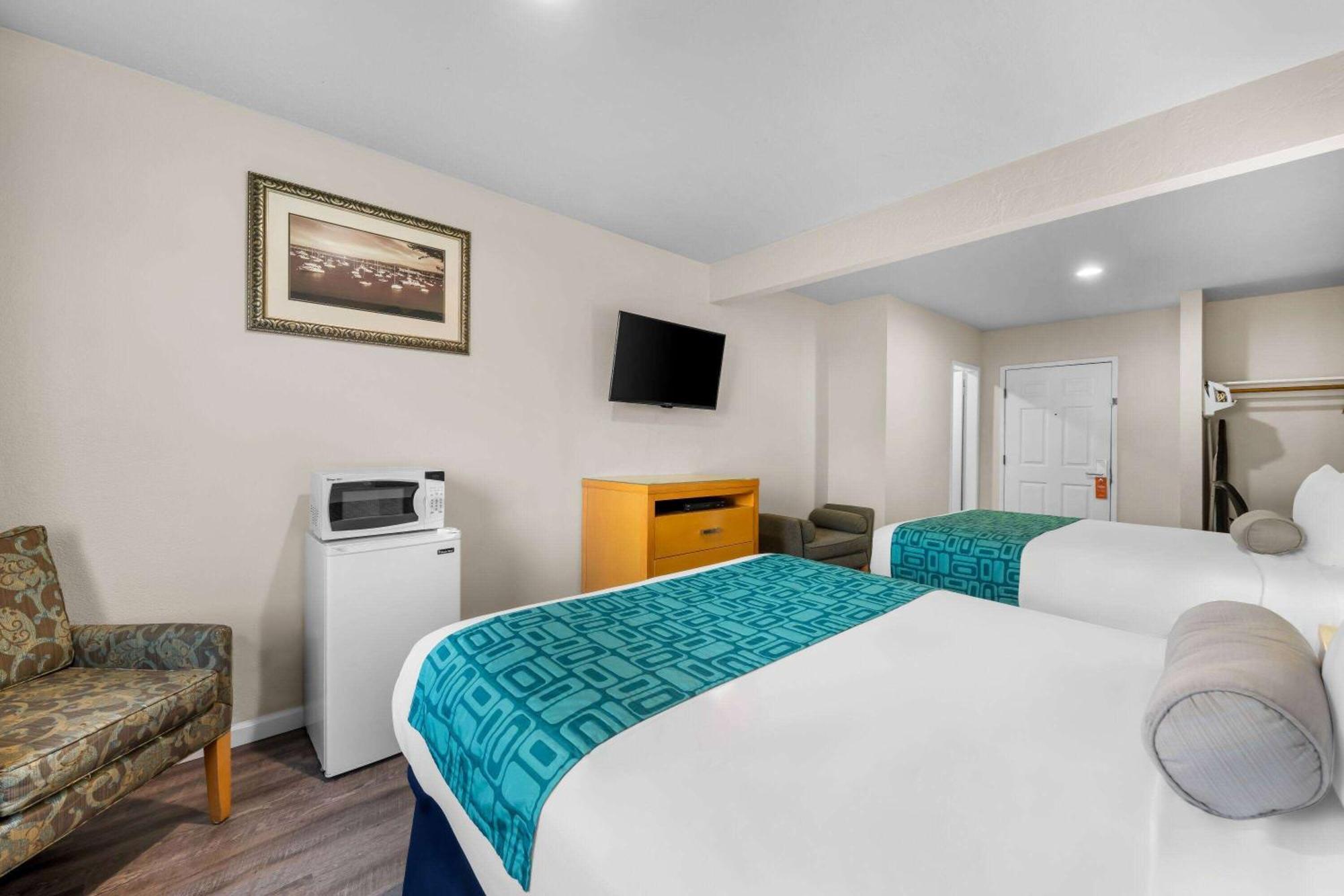 Hotel Howard Johnson By Wyndham Boardwalk 2*