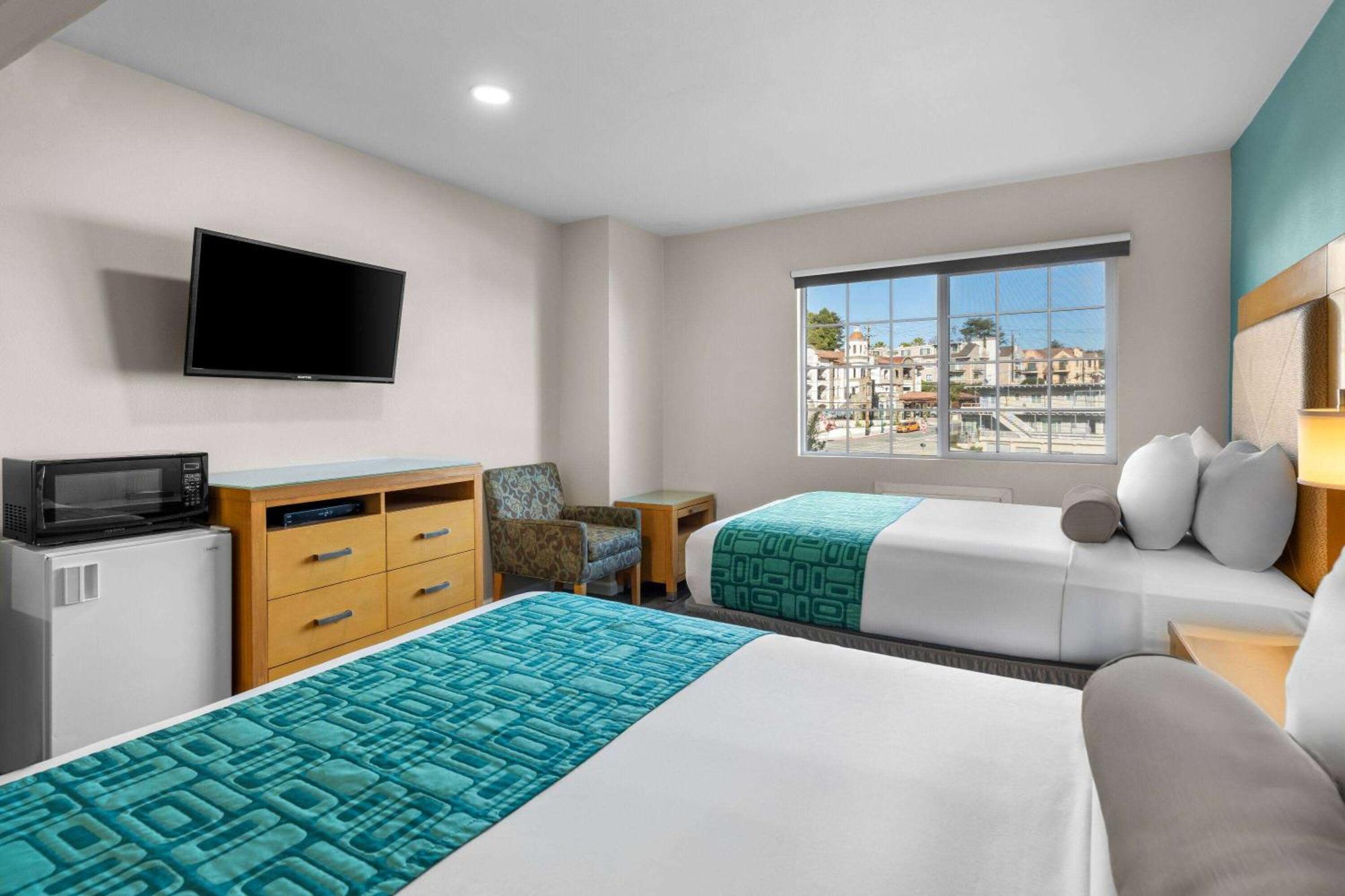 Howard Johnson By Wyndham Boardwalk