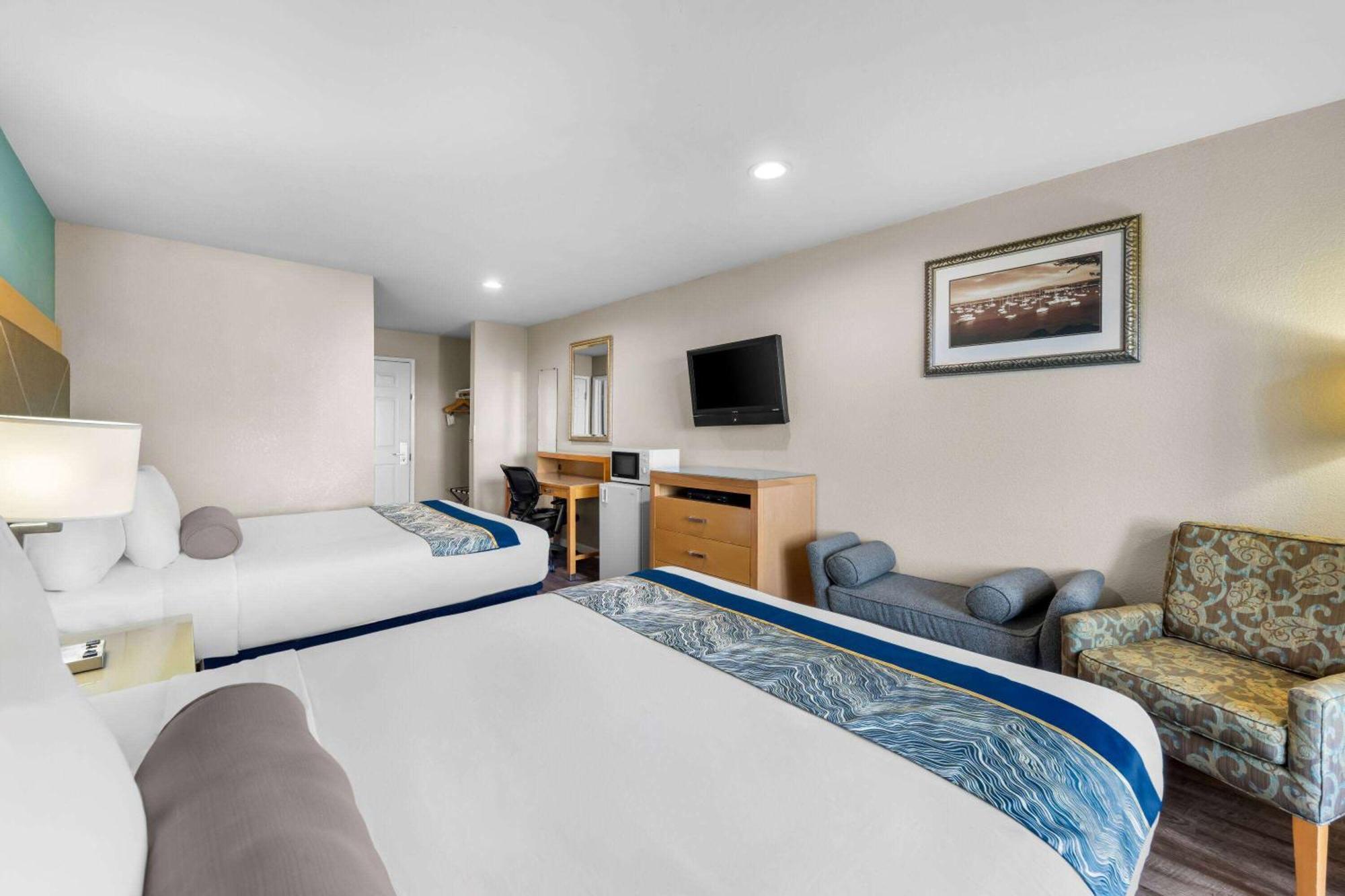 Howard Johnson By Wyndham Boardwalk Hotel 2*